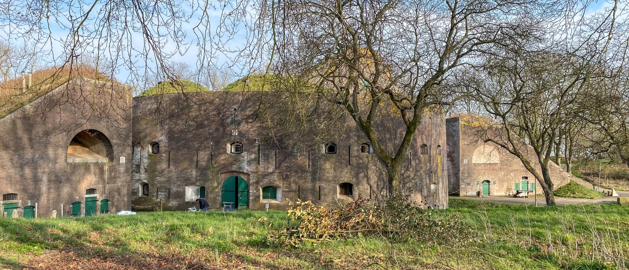 Camperplaatsen bij een fort in Nederland